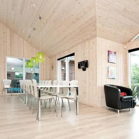 Holiday home Sleeps 18 Pool Wifi