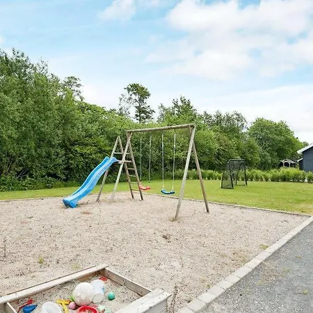 Sleeps 18 Pool Wifi Holiday home