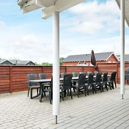 Sleeps 18 Pool Wifi Holiday home *
