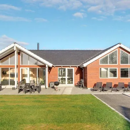 Holiday home Sleeps 18 Pool Wifi