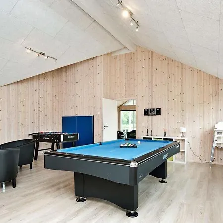 Holiday home Sleeps 18 Pool Wifi *