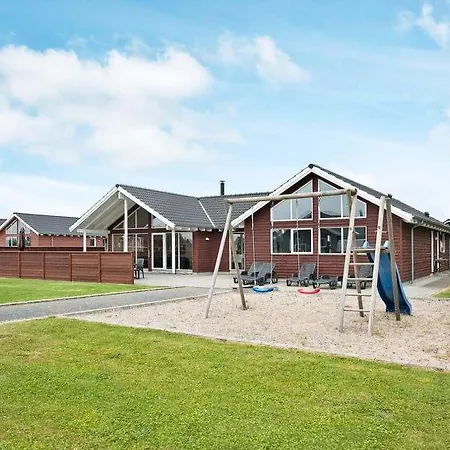 Holiday home Sleeps 18 Pool Wifi